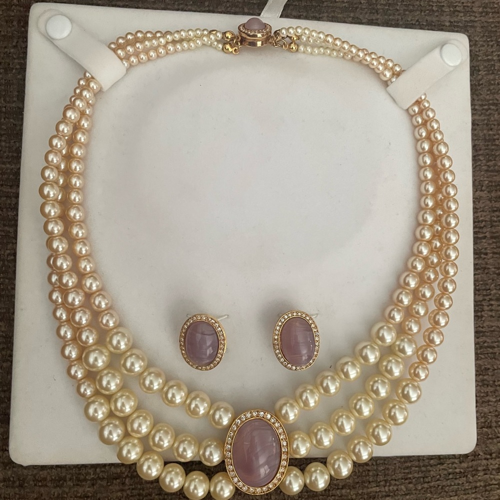 Rare AVON Multistrand Imitation Glass Pearl Necklace With Lavender Cabochon